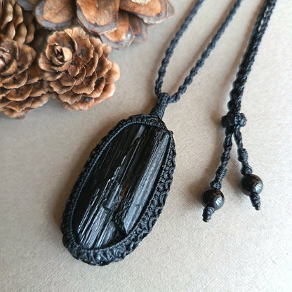 Black Tourmaline Macrame Necklace | Pendant size 5.7 cm