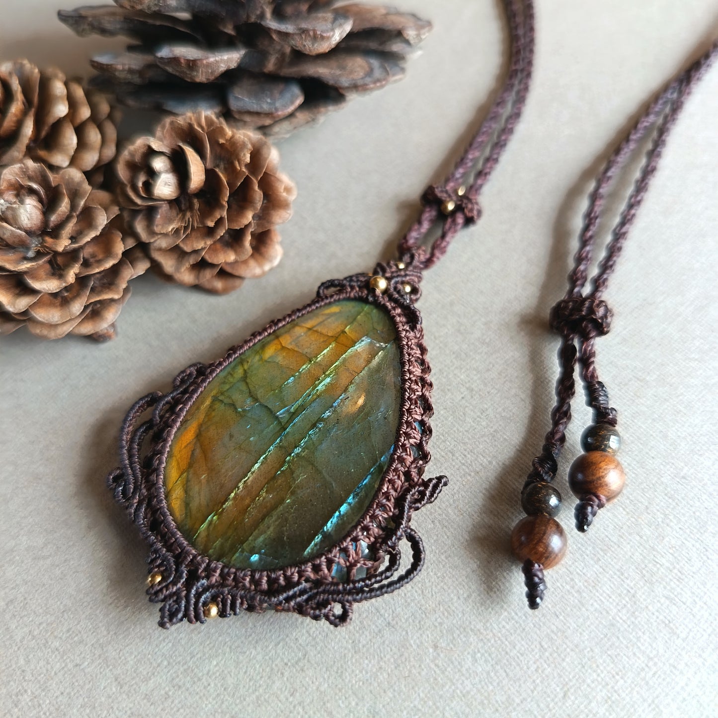 Labradorite Macrame Necklace | Pendant size 6.2 cm