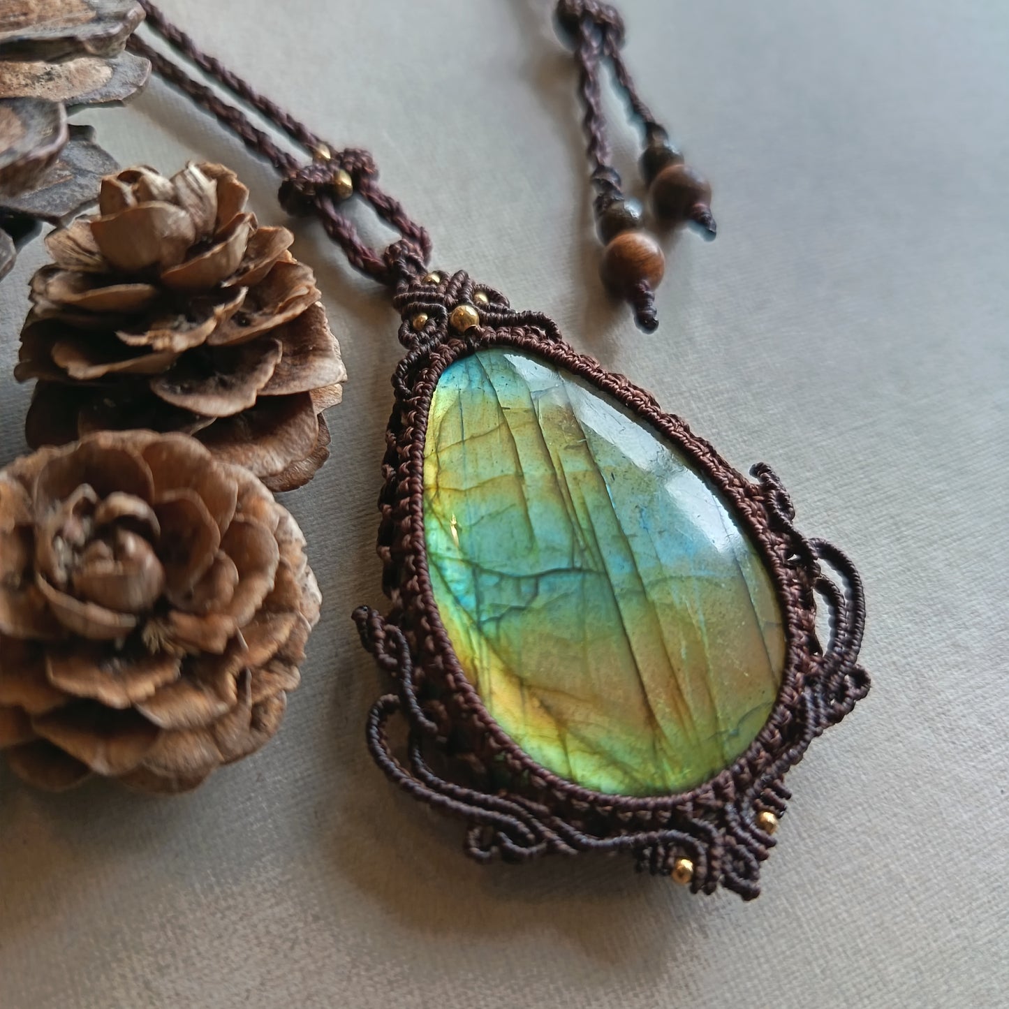 Labradorite Macrame Necklace | Pendant size 6.2 cm