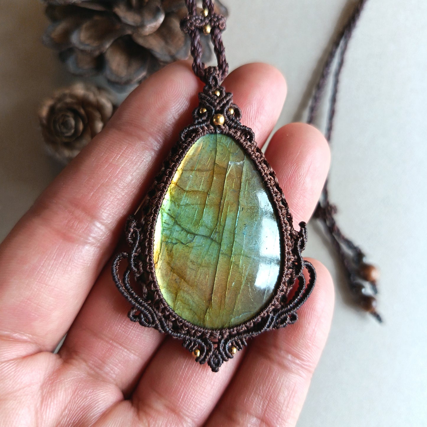 Labradorite Macrame Necklace | Pendant size 6.2 cm