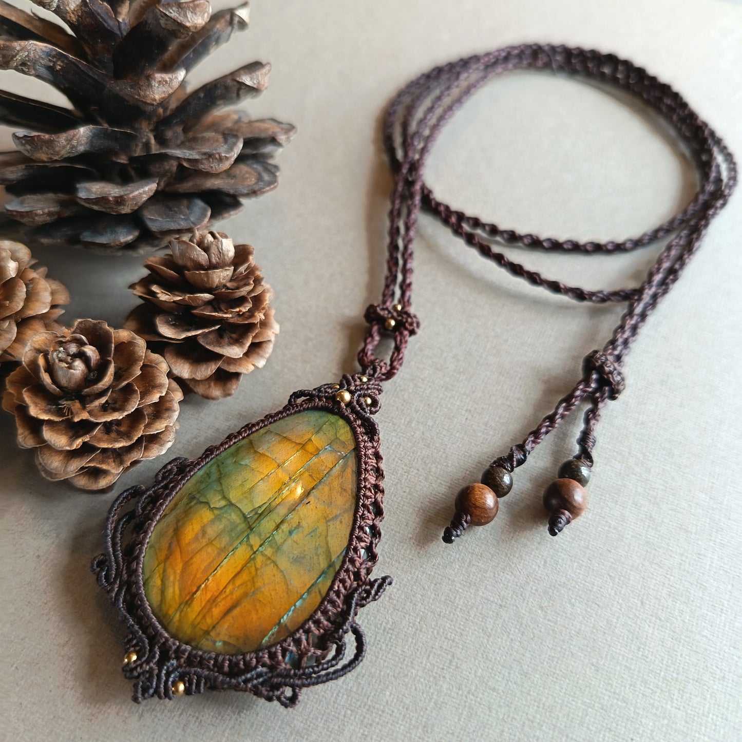 Labradorite Macrame Necklace | Pendant size 6.2 cm