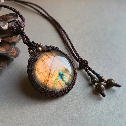 Labradorite Macrame Necklace | Pendant size 5 cm