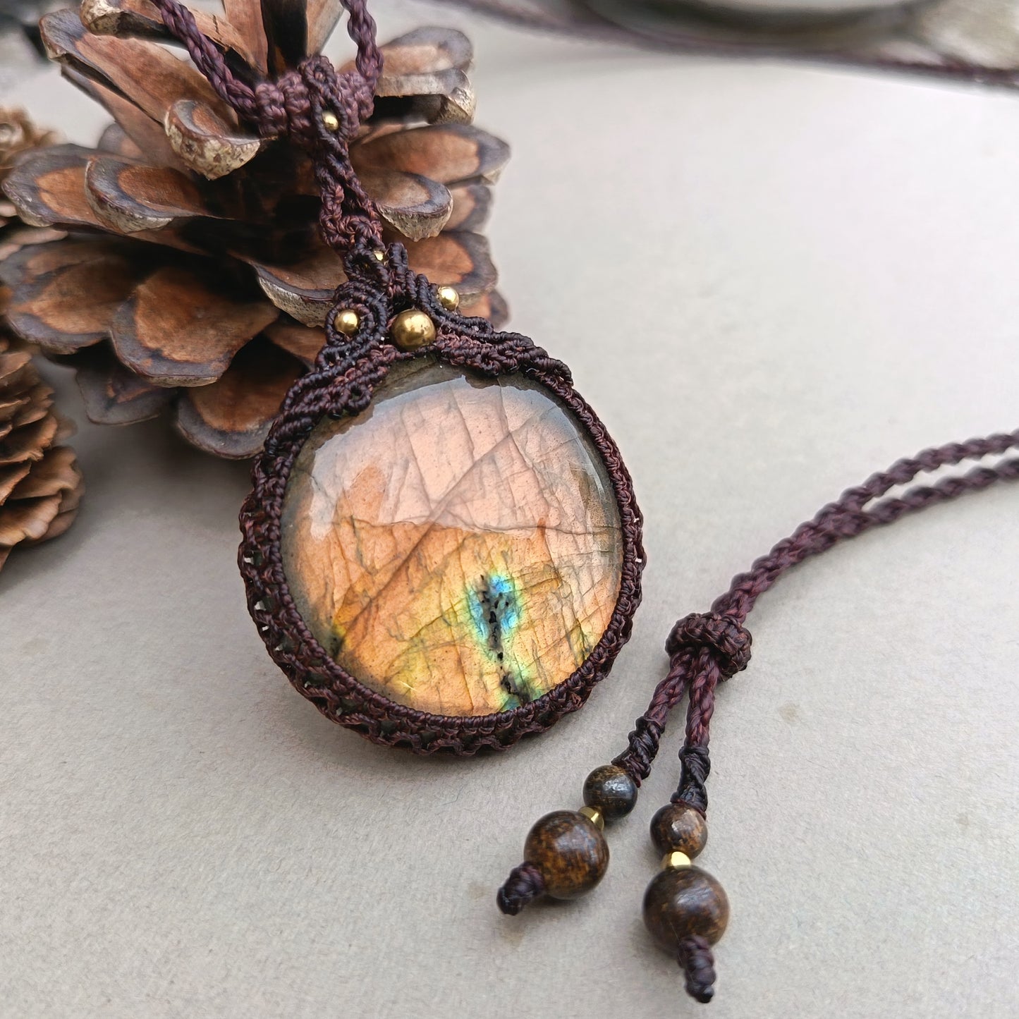 Labradorite Macrame Necklace | Pendant size 5 cm