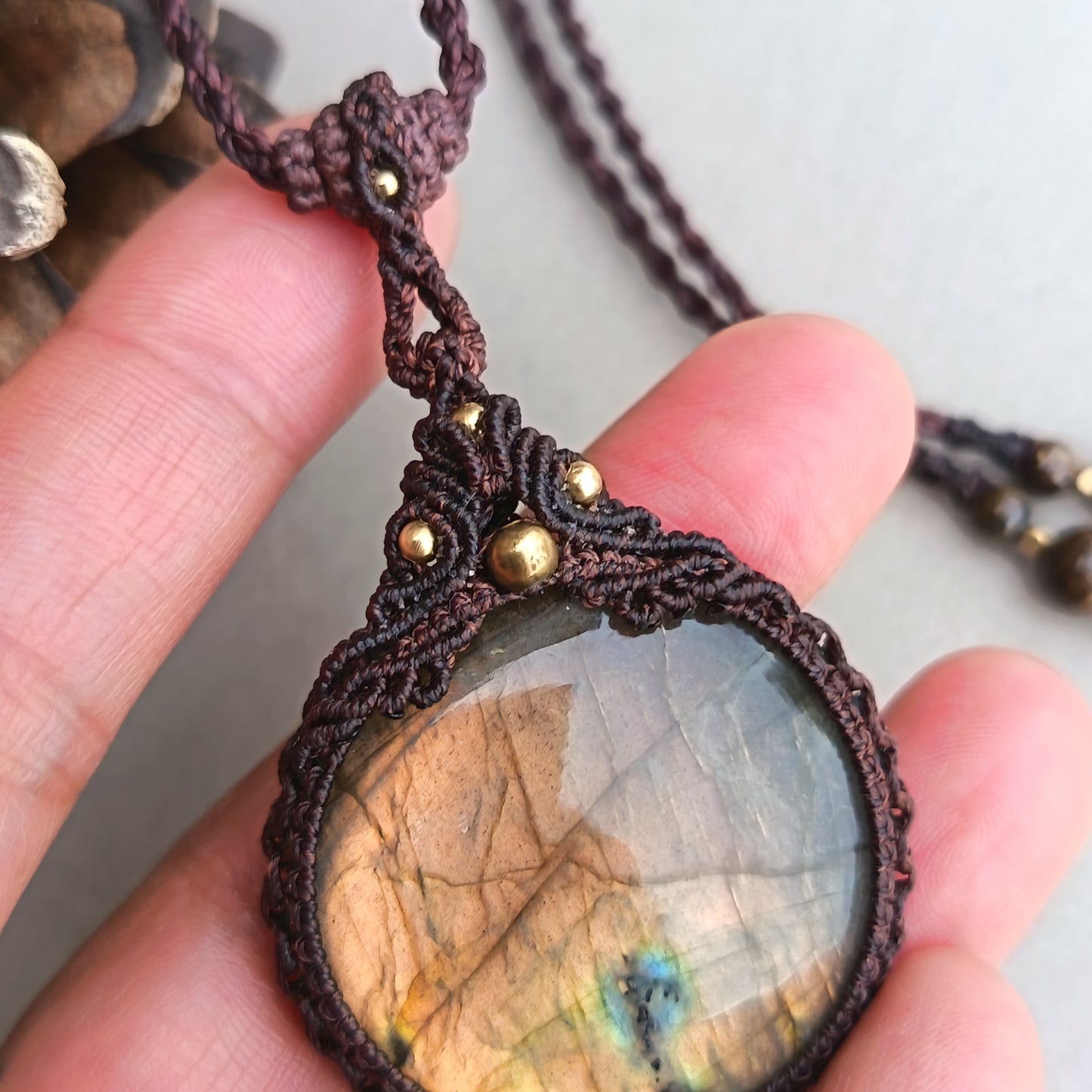 Labradorite Macrame Necklace | Pendant size 5 cm