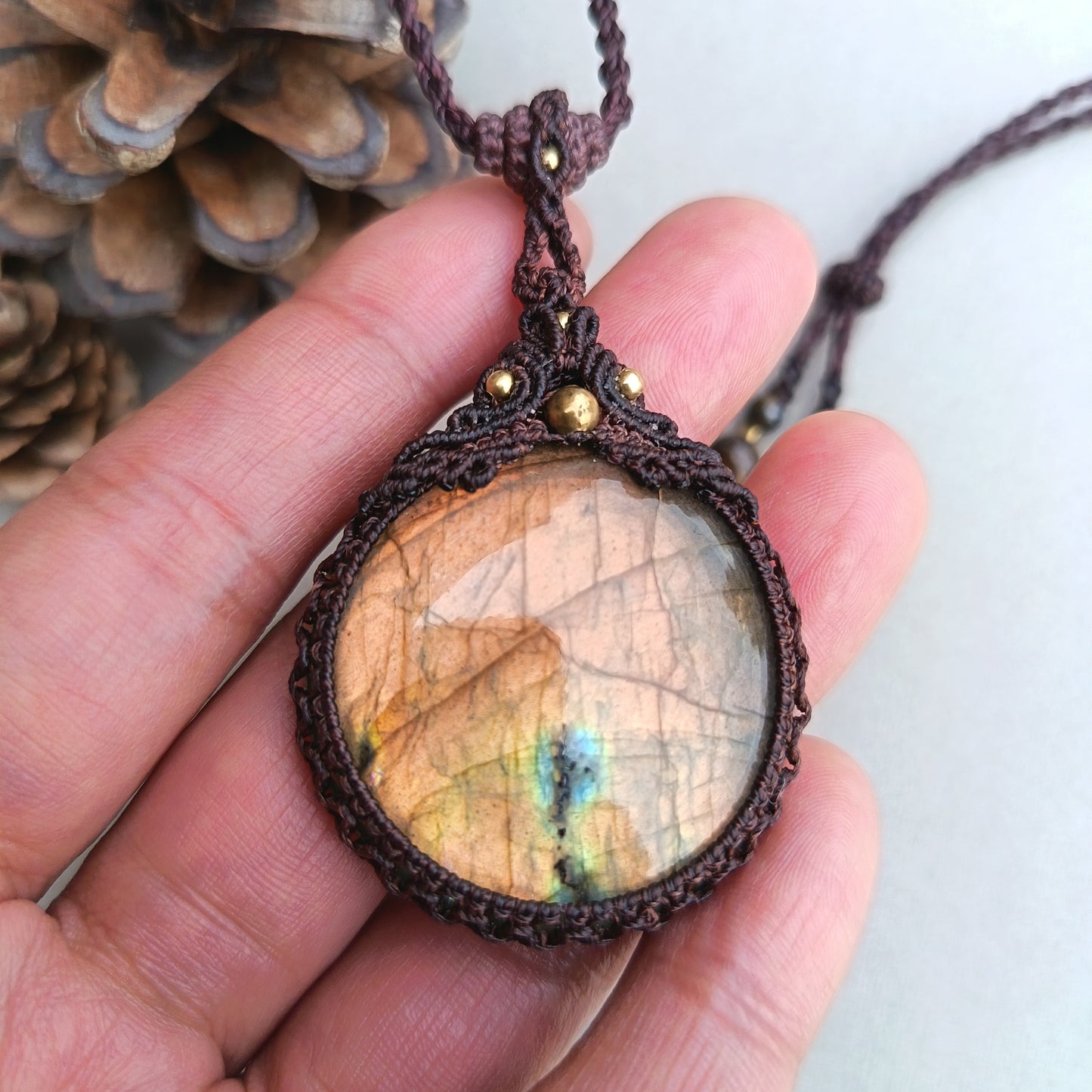 Labradorite Macrame Necklace | Pendant size 5 cm