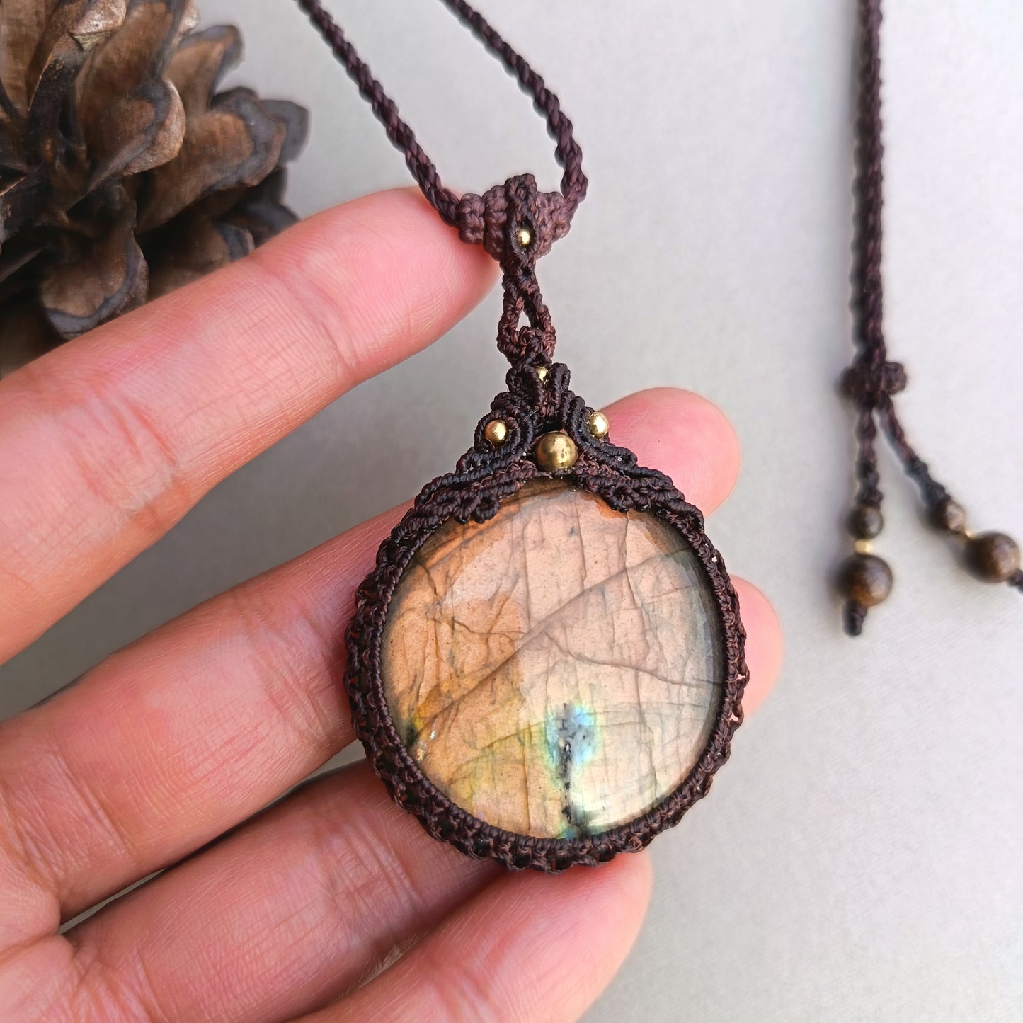 Labradorite Macrame Necklace | Pendant size 5 cm