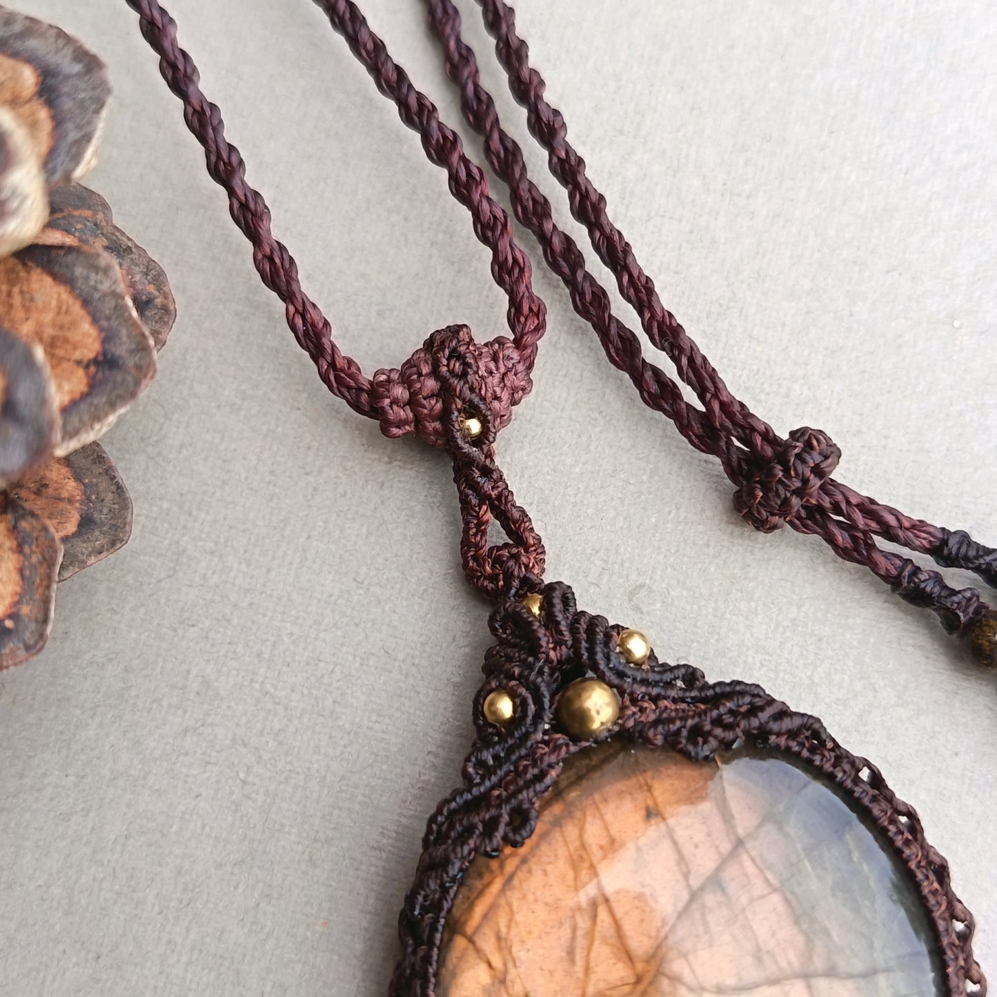 Labradorite Macrame Necklace | Pendant size 5 cm