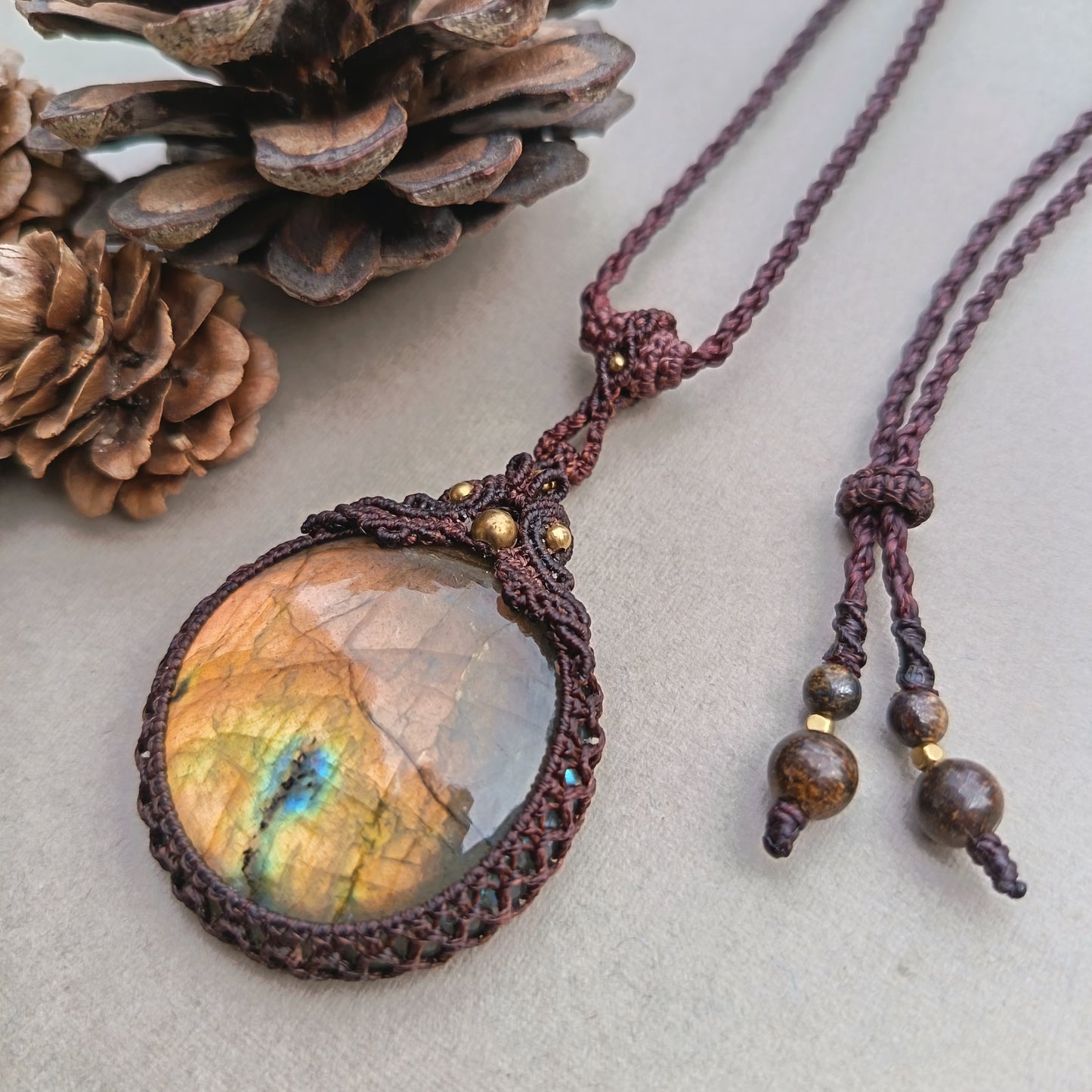 Labradorite Macrame Necklace | Pendant size 5 cm
