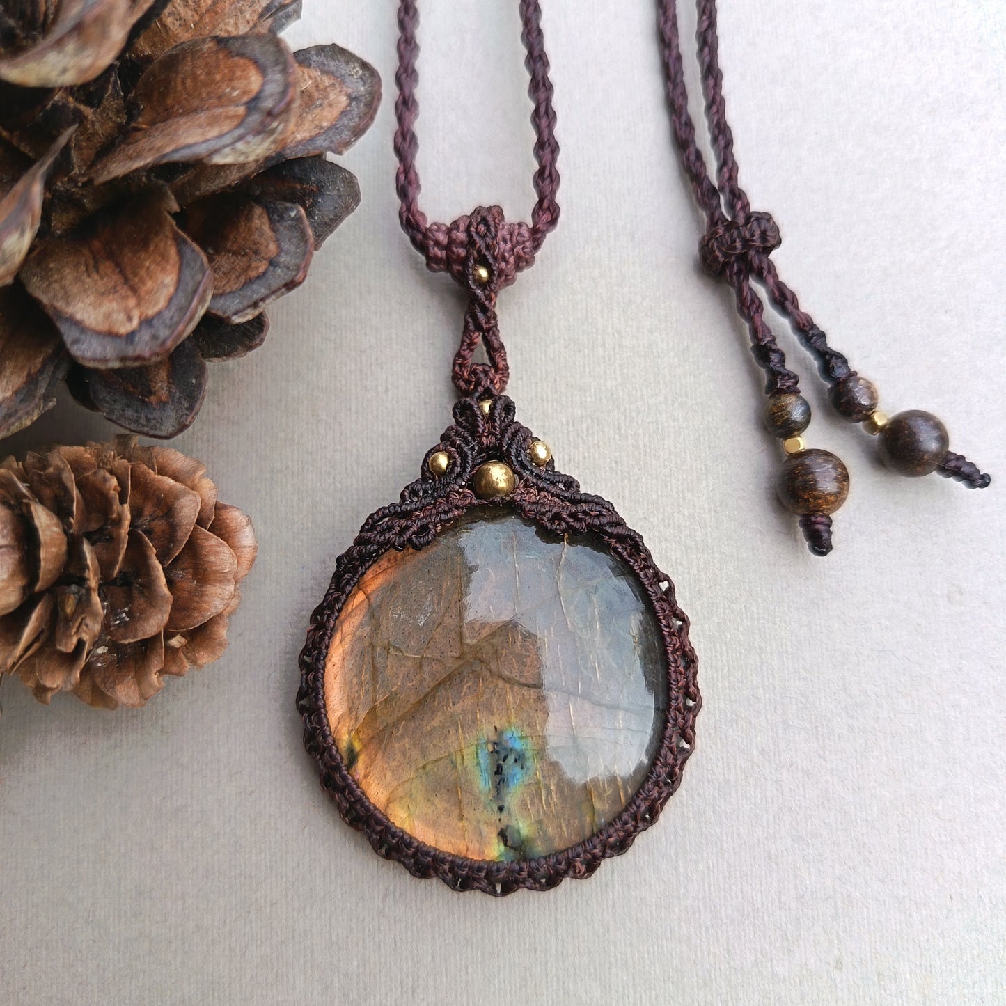 Labradorite Macrame Necklace | Pendant size 5 cm