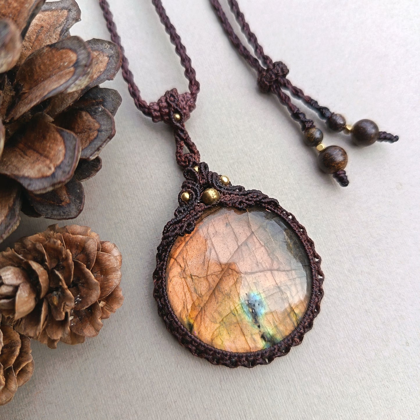 Labradorite Macrame Necklace | Pendant size 5 cm