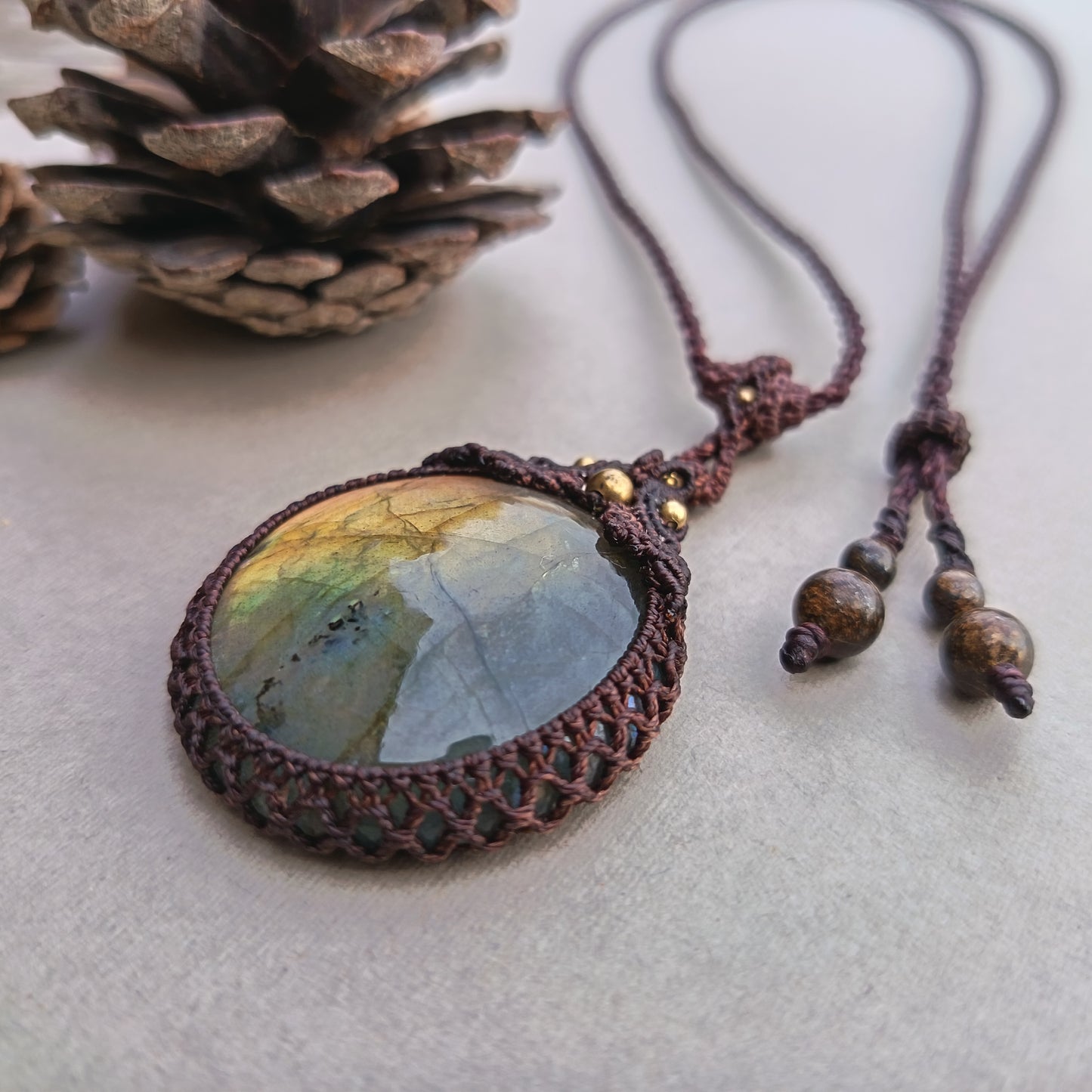 Labradorite Macrame Necklace | Pendant size 5 cm