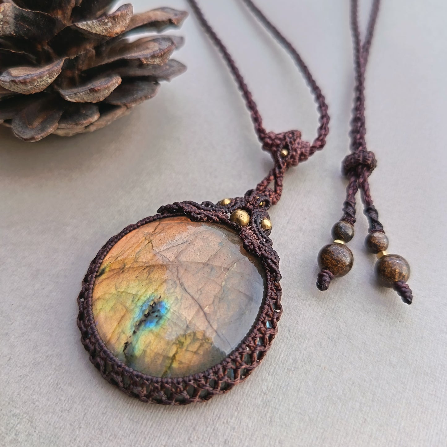 Labradorite Macrame Necklace | Pendant size 5 cm