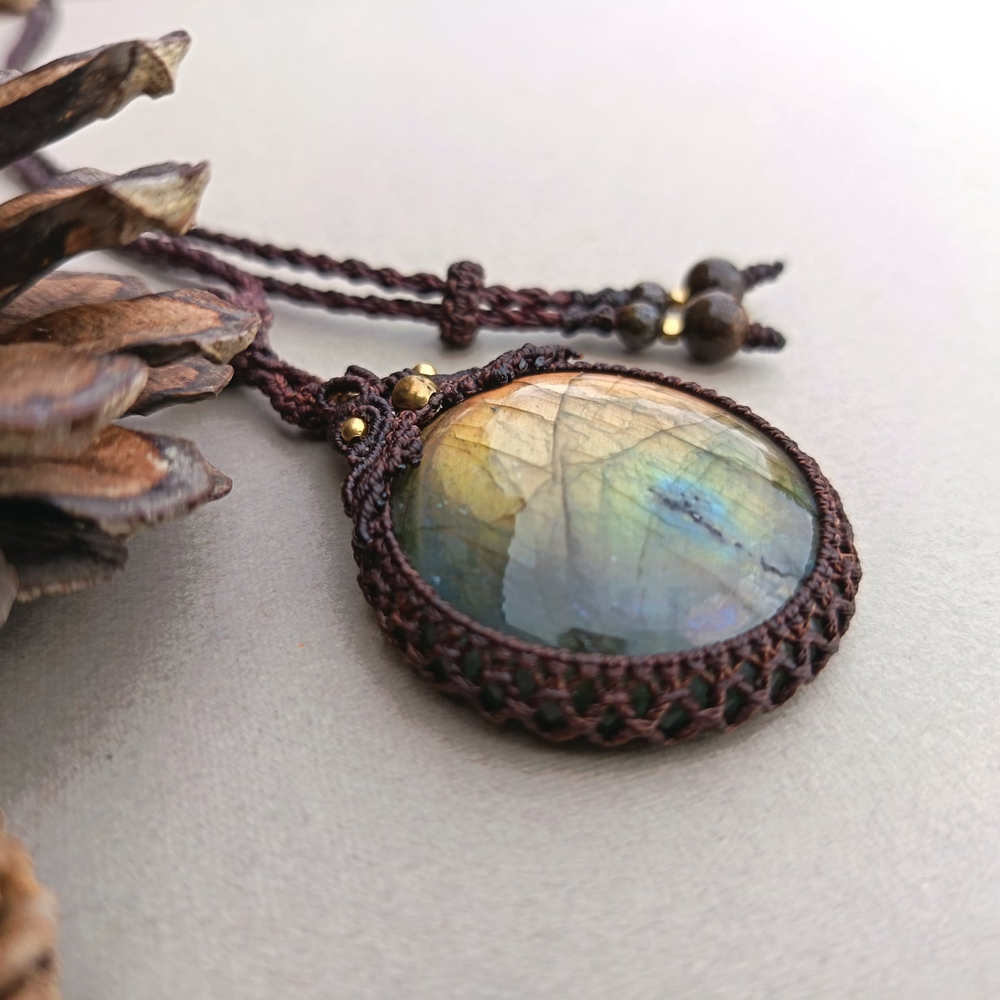 Labradorite Macrame Necklace | Pendant size 5 cm