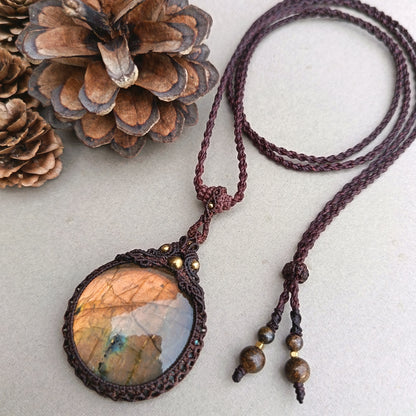 Labradorite Macrame Necklace | Pendant size 5 cm