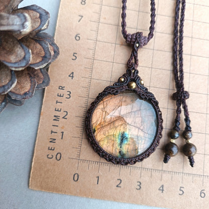 Labradorite Macrame Necklace | Pendant size 5 cm