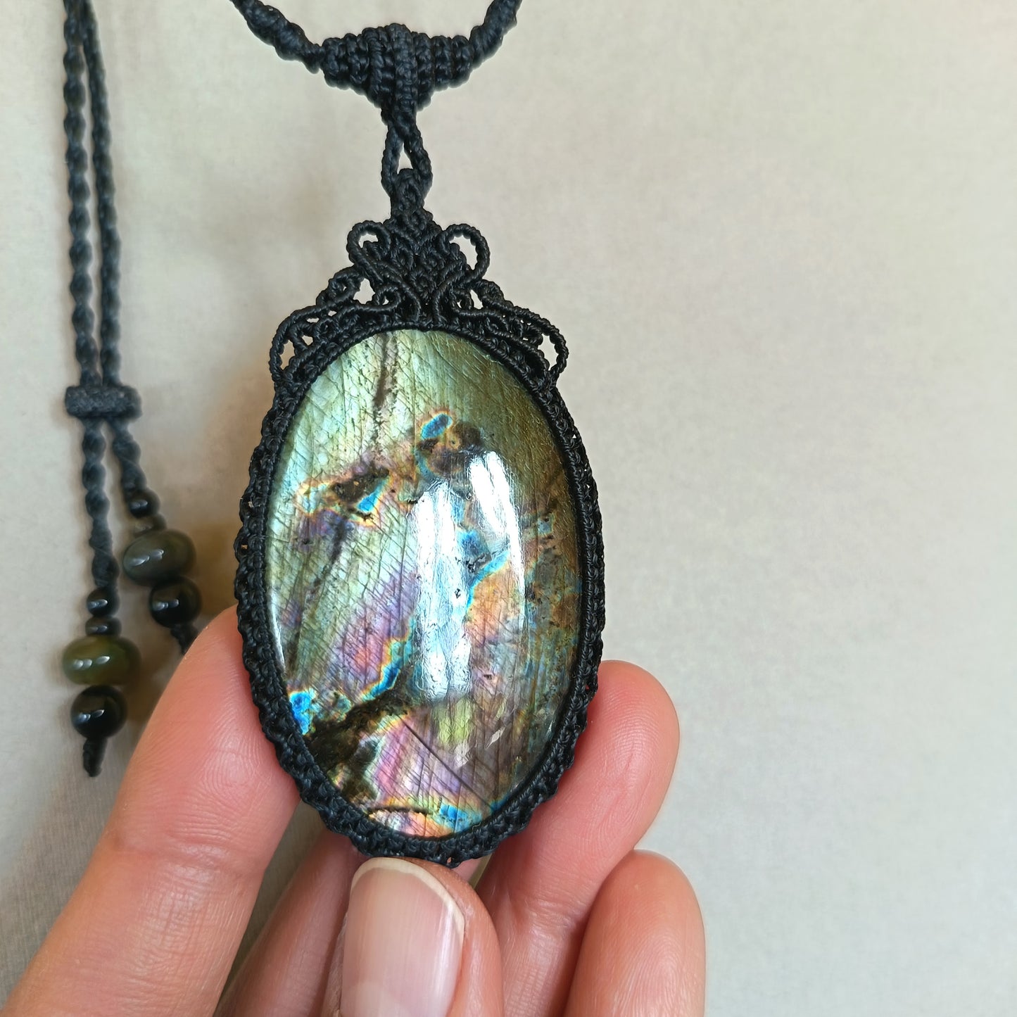 Labradorite Macrame Necklace | Pendant size 7.1 cm