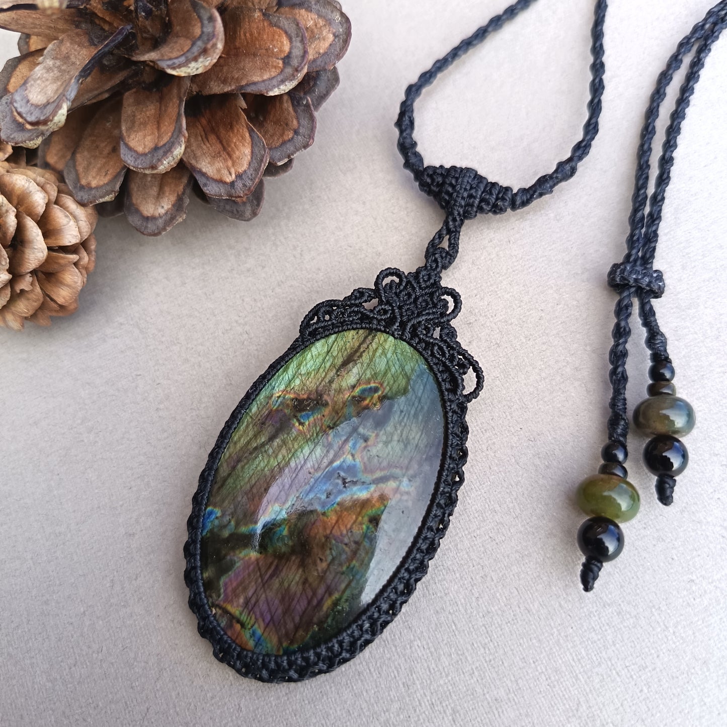 Labradorite Macrame Necklace | Pendant size 7.1 cm