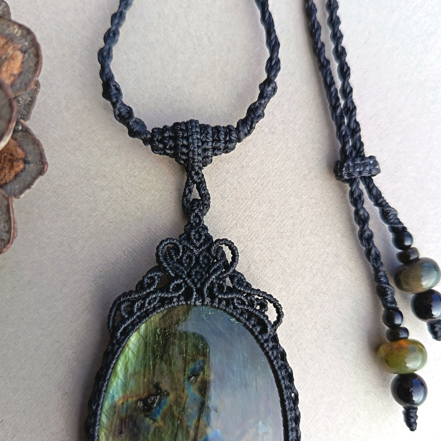 Labradorite Macrame Necklace | Pendant size 7.1 cm