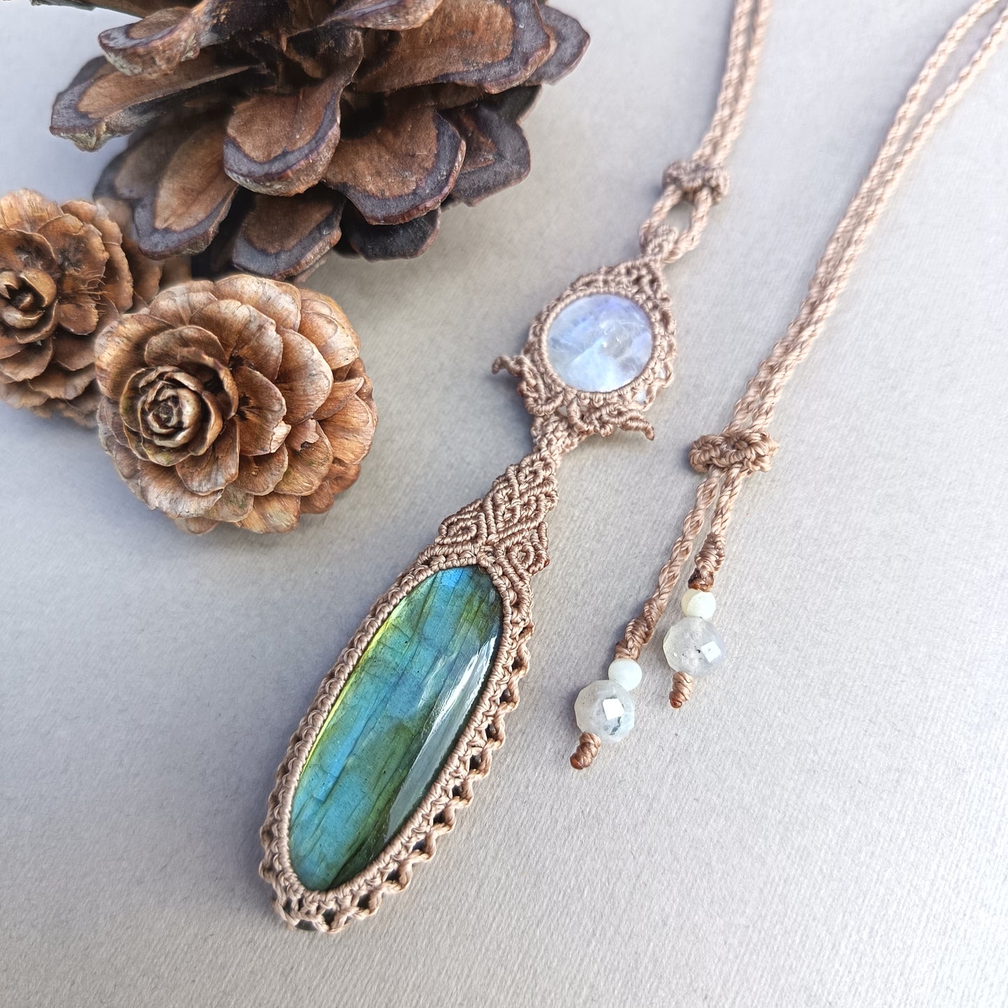 Labradorite Moonstone Macrame Necklace | Pendant size 8.3 cm