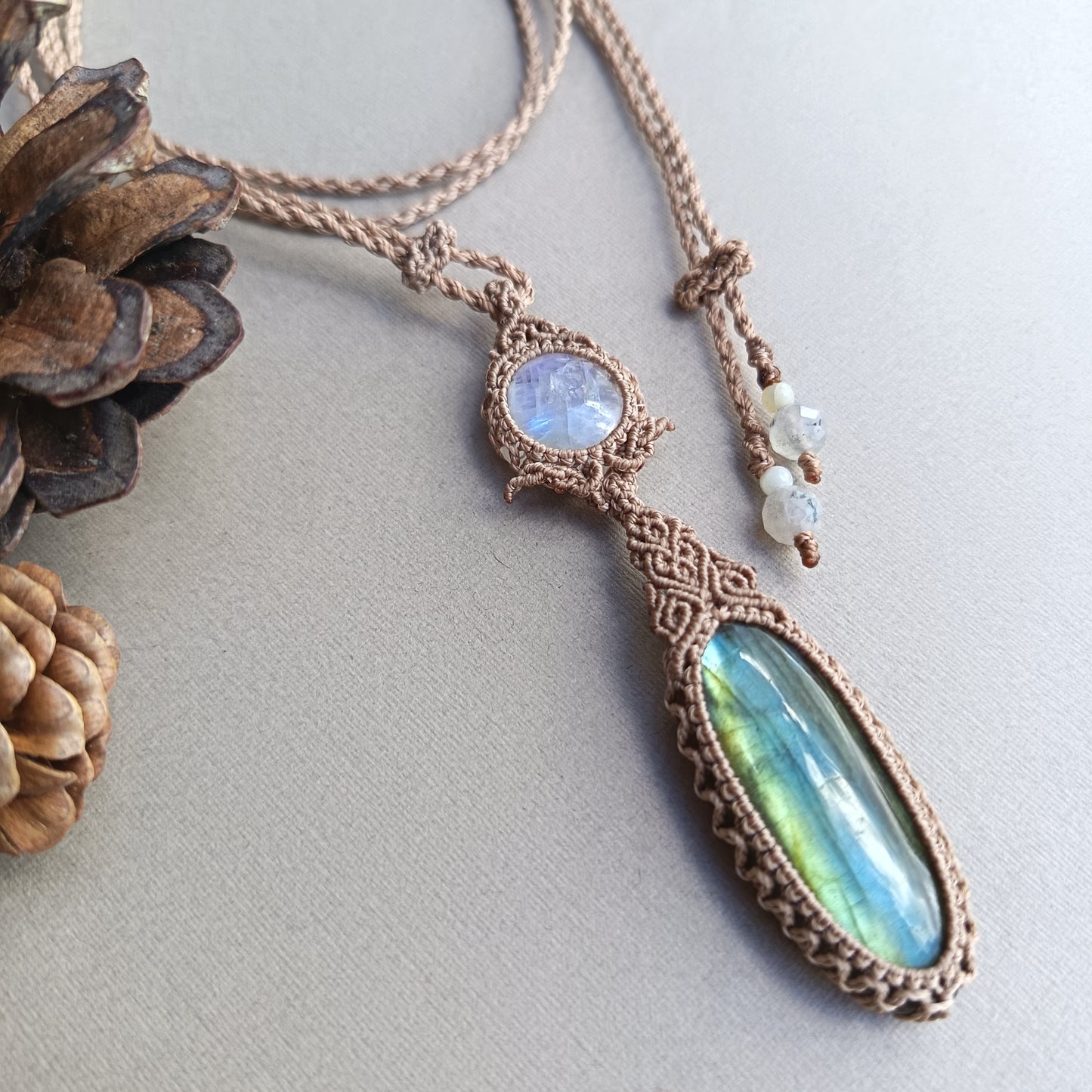 Labradorite Moonstone Macrame Necklace | Pendant size 8.3 cm