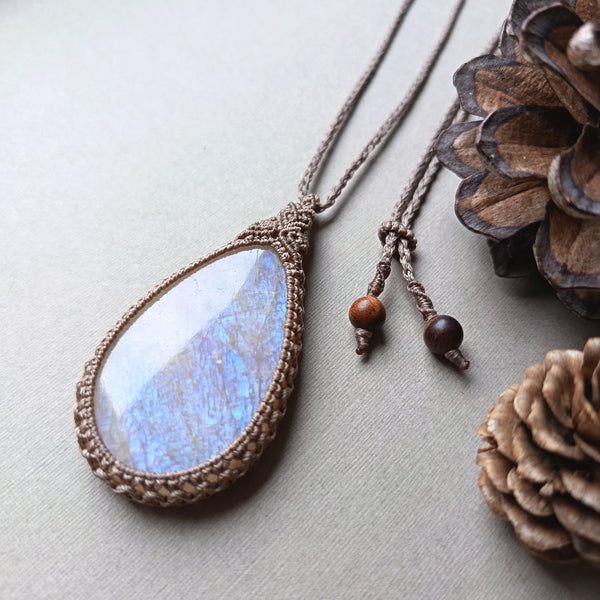 Moonstone Macrame Necklace | Pendant size 6.2 cm