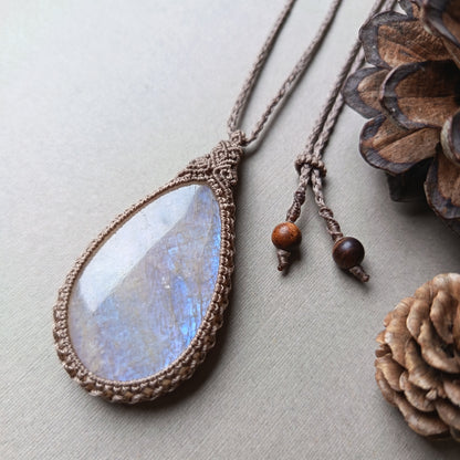 Moonstone Macrame Necklace | Pendant size 6.2 cm