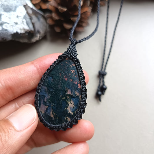 Moss Agate Macrame Necklace | Pendant size 5.7 cm