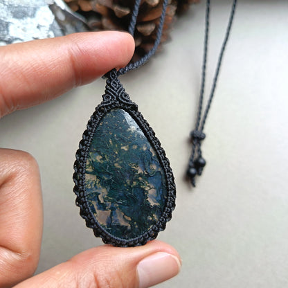 Moss Agate Macrame Necklace | Pendant size 5.7 cm