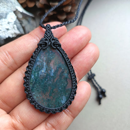 Moss Agate Macrame Necklace | Pendant size 5.5 cm