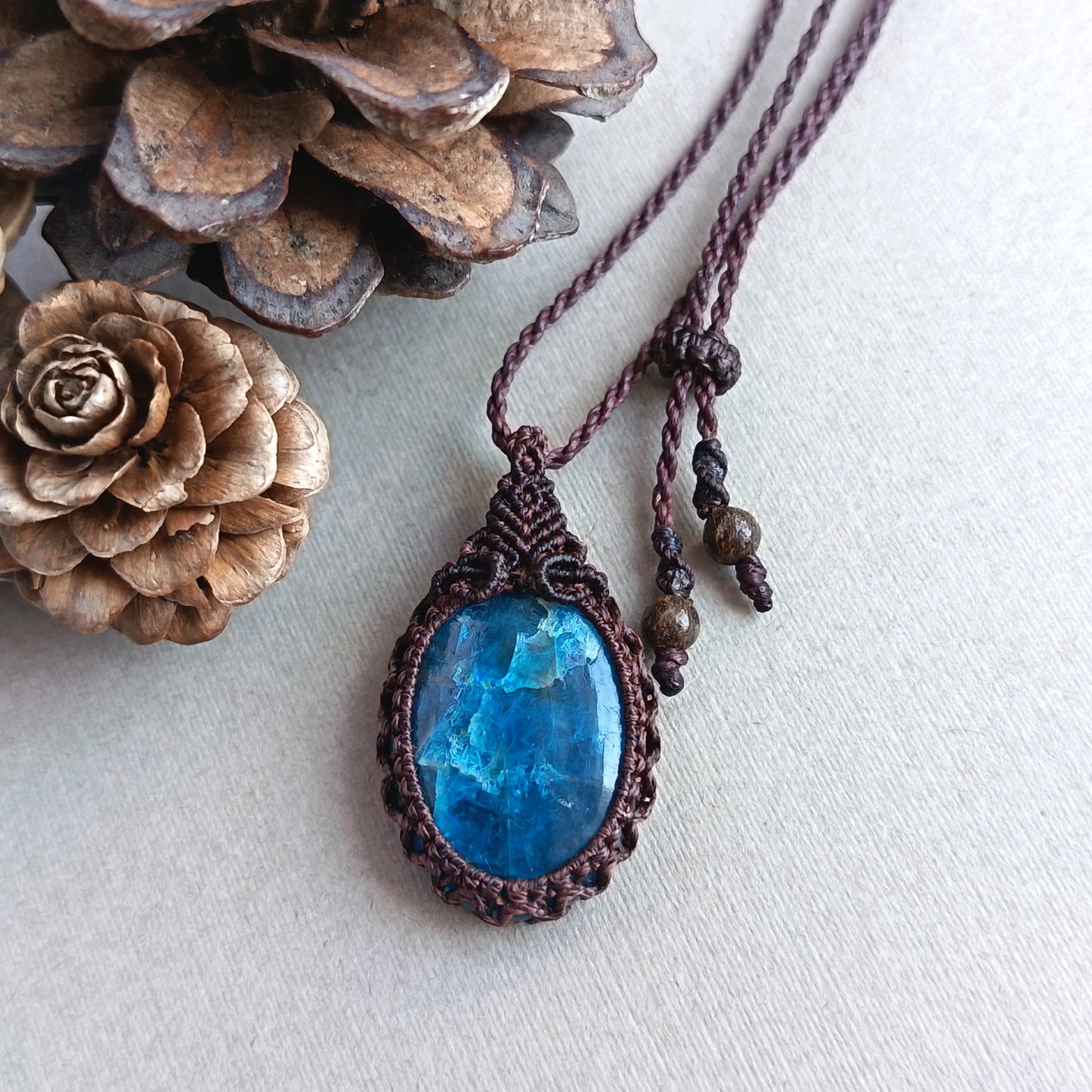 Apatite Macrame Necklace | Pendant size 4 cm