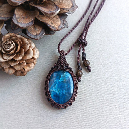 Apatite Macrame Necklace | Pendant size 4 cm