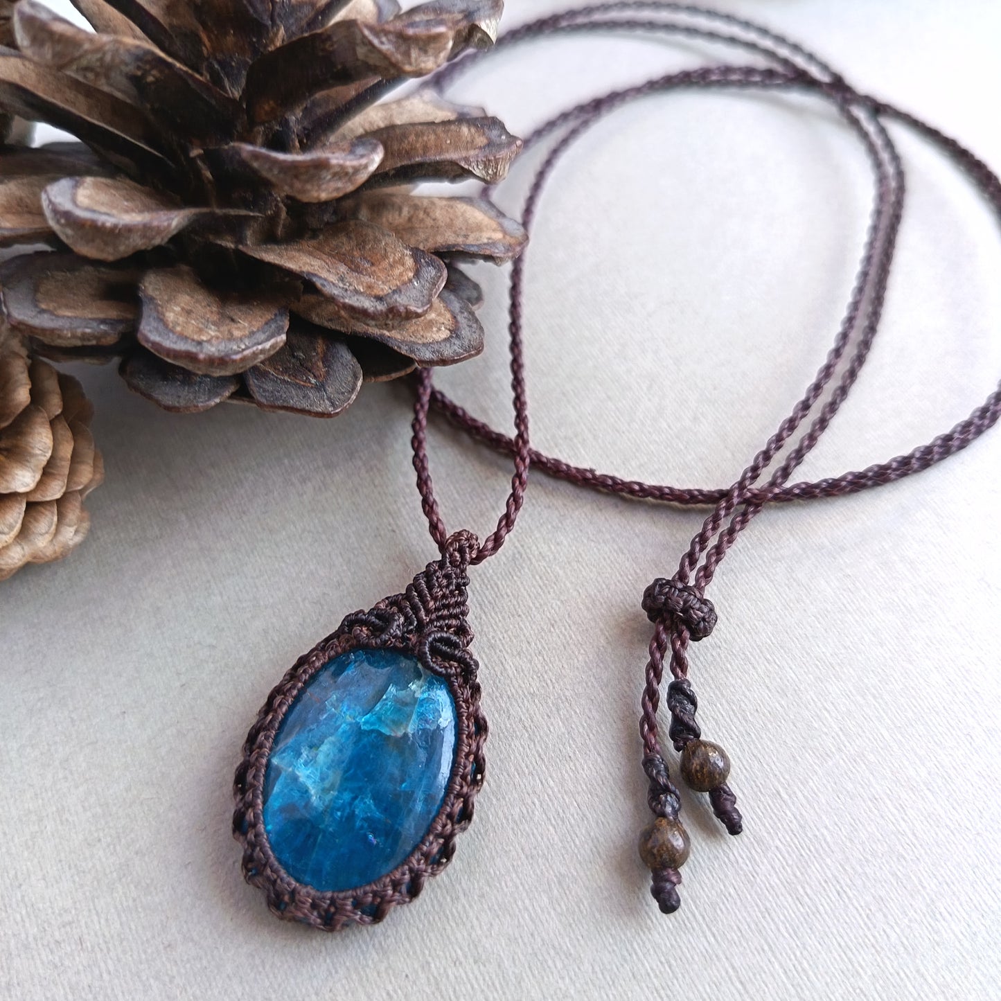 Apatite Macrame Necklace | Pendant size 4 cm