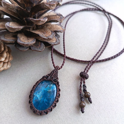 Apatite Macrame Necklace | Pendant size 4 cm