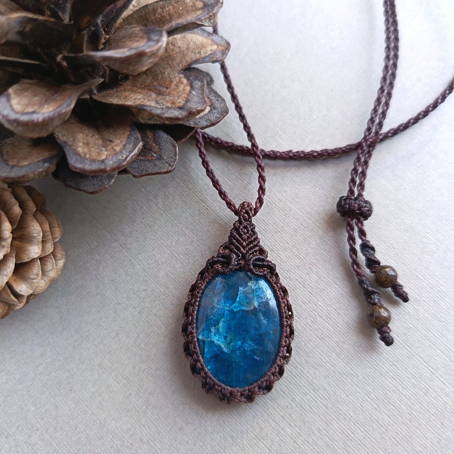 Apatite Macrame Necklace | Pendant size 4 cm