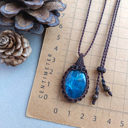 Apatite Macrame Necklace | Pendant size 4 cm