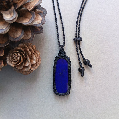 Lapis Lazuli Macrame Necklace | Pendant size 4.7 cm