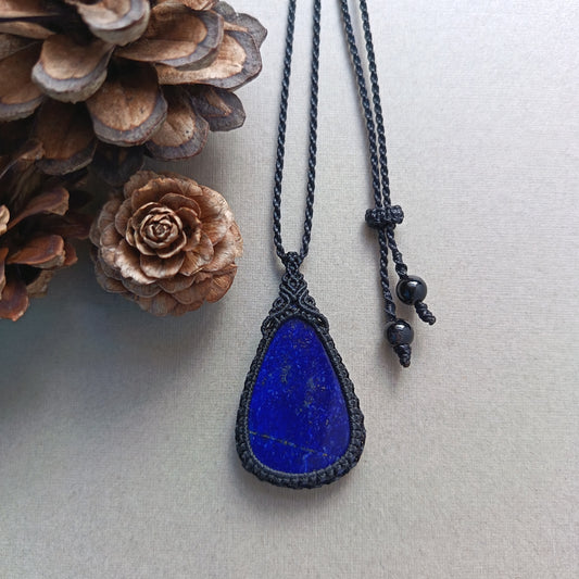 Lapis Lazuli Macrame Necklace | Pendant size 4.6 cm