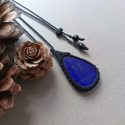 Lapis Lazuli Macrame Necklace | Pendant size 4.6 cm