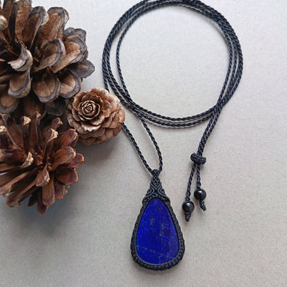 Lapis Lazuli Macrame Necklace | Pendant size 4.6 cm