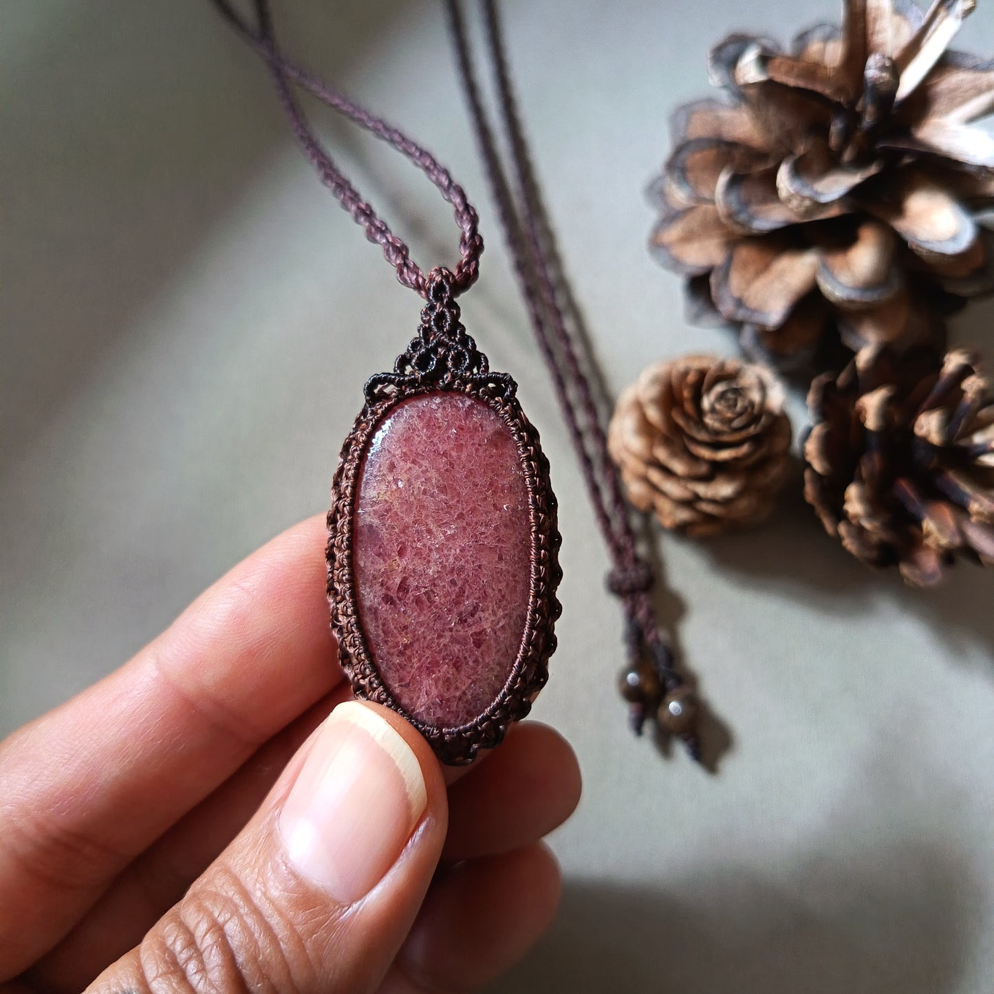 Rhodonite Macrame Necklace | Pendant size 5 cm