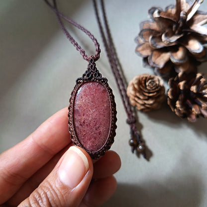 Rhodonite Macrame Necklace | Pendant size 5 cm