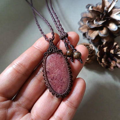 Rhodonite Macrame Necklace | Pendant size 5 cm