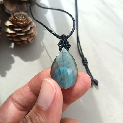 Labradorite Macrame Necklace | Pendant size 3.5 cm [A]