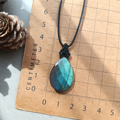 Labradorite Macrame Necklace | Pendant size 3.5 cm [B]