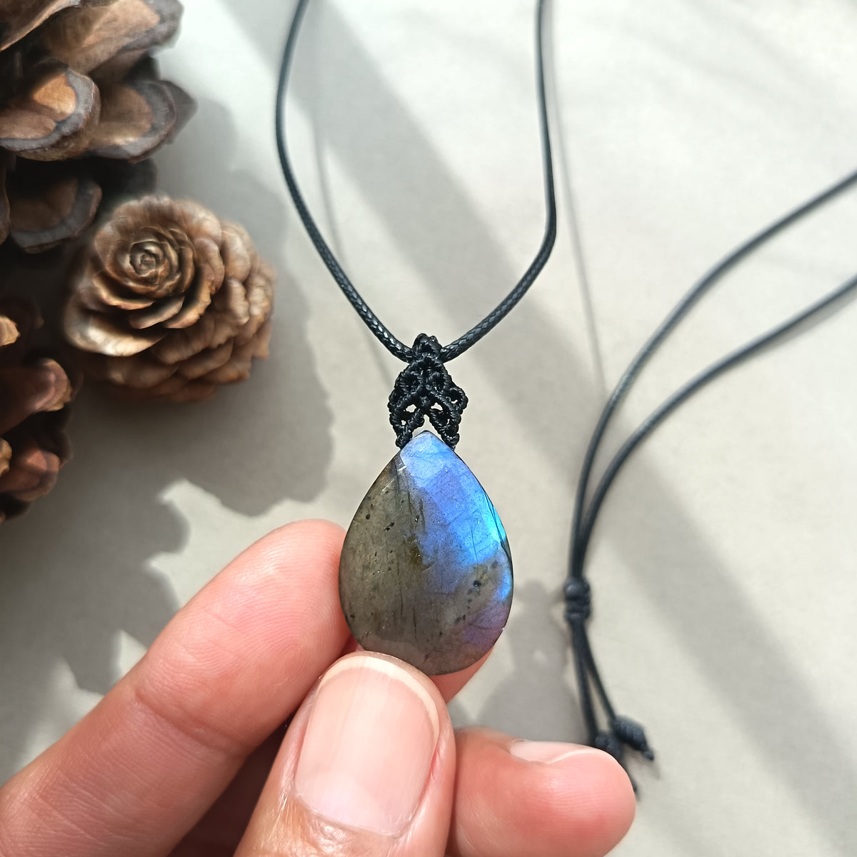 Labradorite Macrame Necklace | Pendant size 3.5 cm [C]