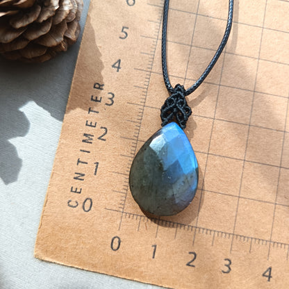 Labradorite Macrame Necklace | Pendant size 3.5 cm [C]