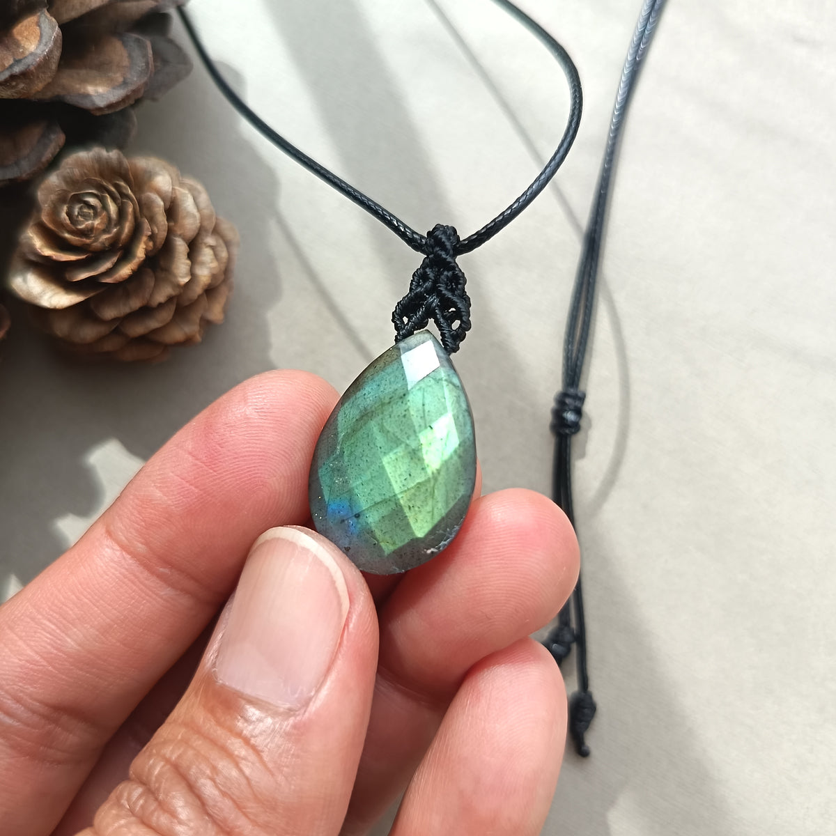 Labradorite Macrame Necklace | Pendant size 3.5 cm [D]