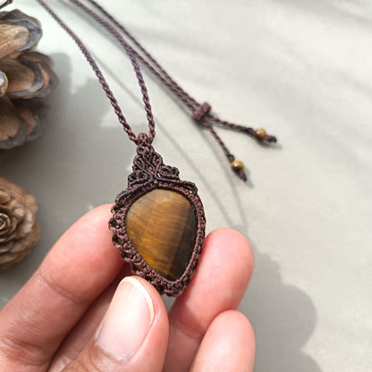 Tiger's Eye Macrame Necklace | Pendant size 4 cm