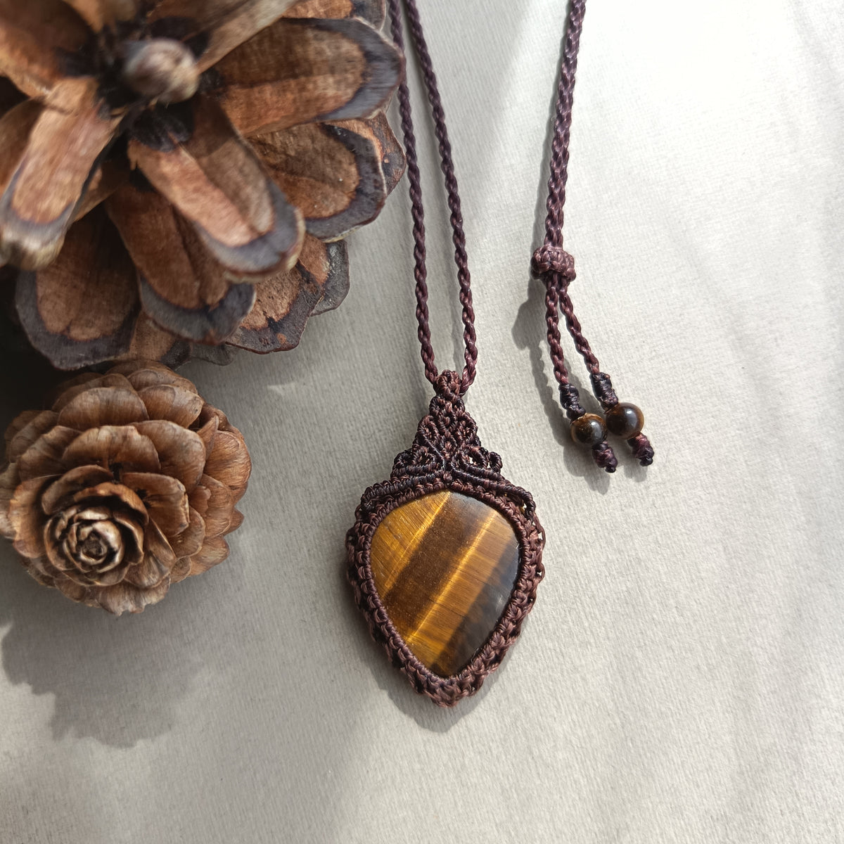 Tiger's Eye Macrame Necklace | Pendant size 4 cm