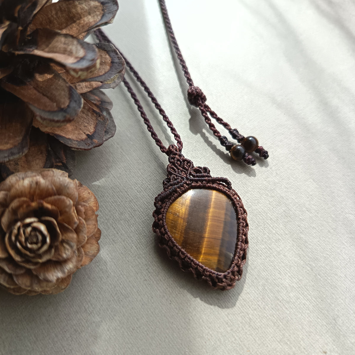 Tiger's Eye Macrame Necklace | Pendant size 4 cm